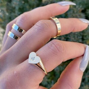 Gold signet heart diamond ring 💍